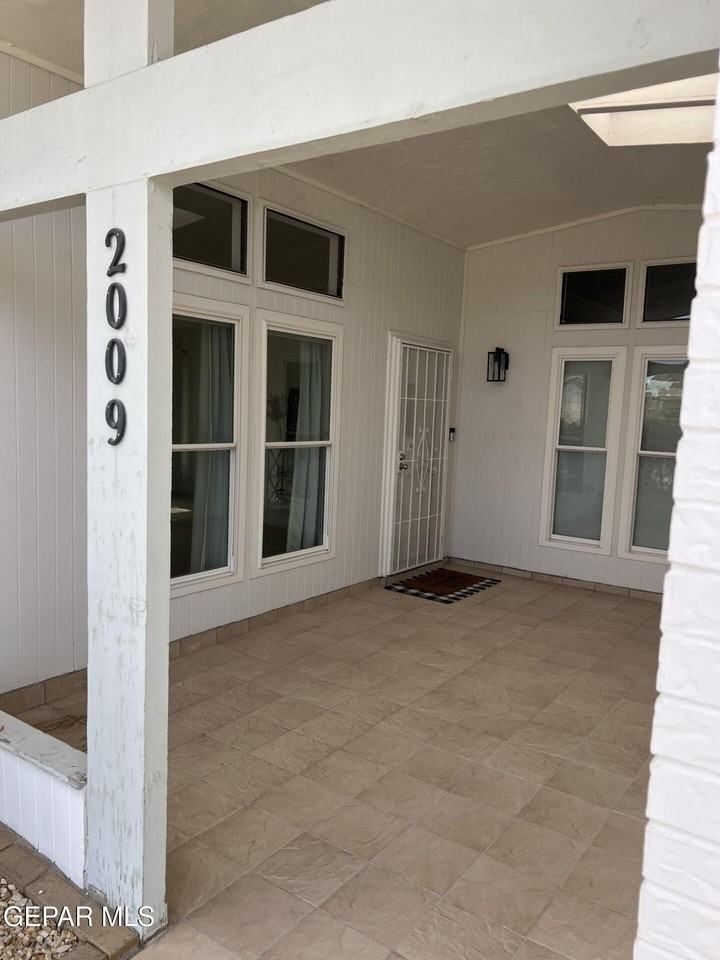 2009 Mermaid Dr - Photo 2 of 31