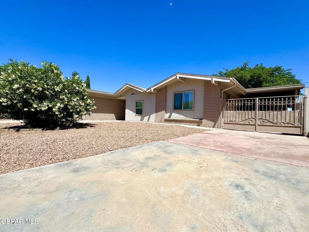 10288 Lakeview Dr - Photo 3 of 50