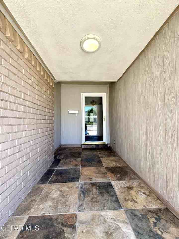 10288 Lakeview Dr - Photo 4 of 50