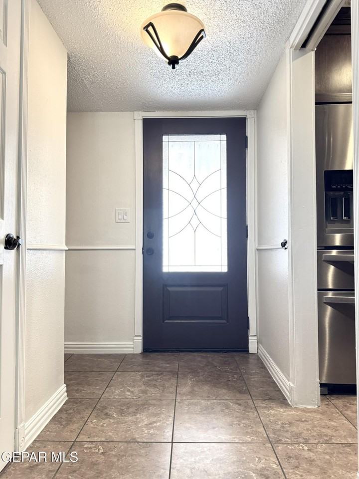 10288 Lakeview Dr - Photo 5 of 50