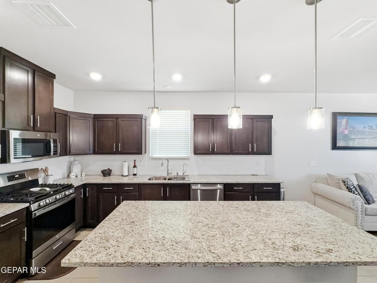 1664 Sam Dominguez St - Photo 4 of 33