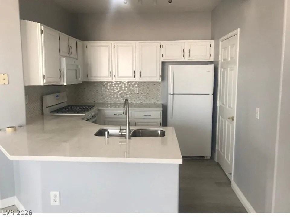 8555 W Russell Rd #2100 - Photo 4 of 25