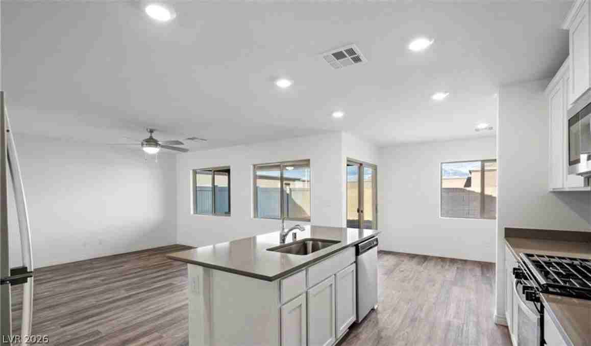 1705 Cowboy Path Ave - Photo 4 of 10