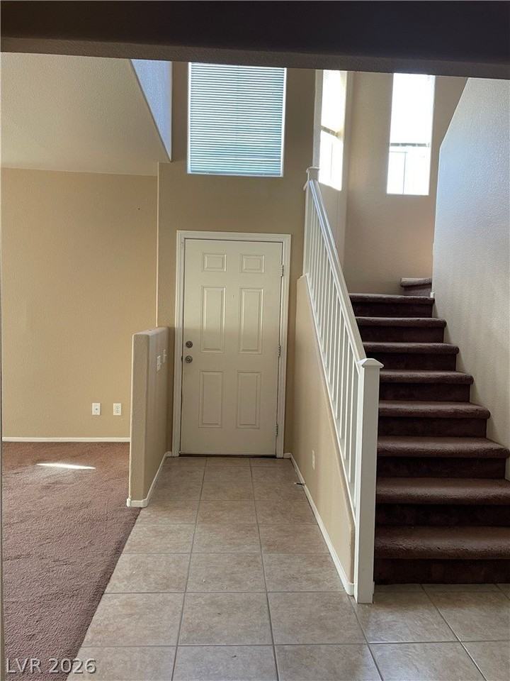 3753 Hollycroft Dr - Photo 2 of 22