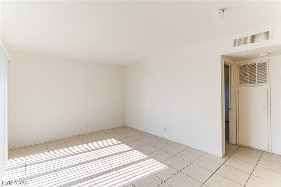 3370 Athens St #4 - Photo 5 of 12