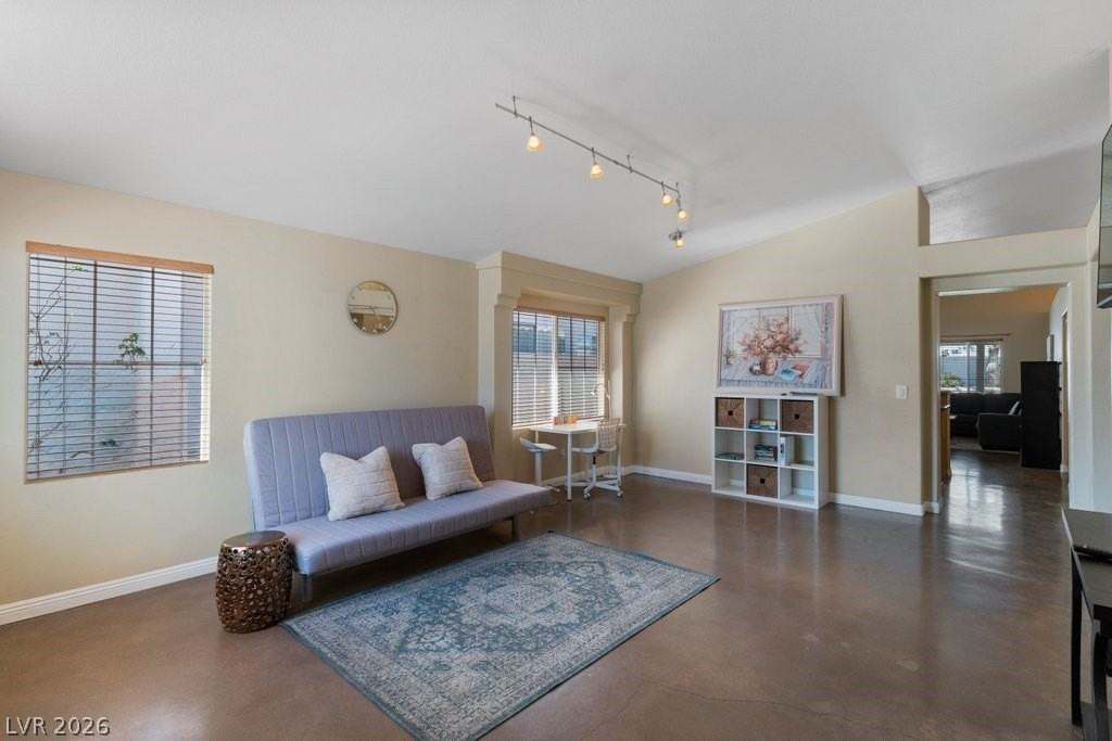 9828 Pioneer Ave - Photo 4 of 28