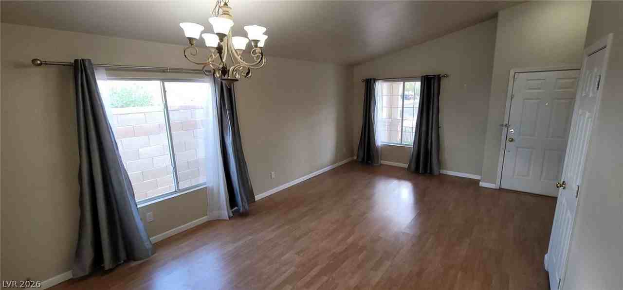 1533 Waterton Dr - Photo 4 of 39