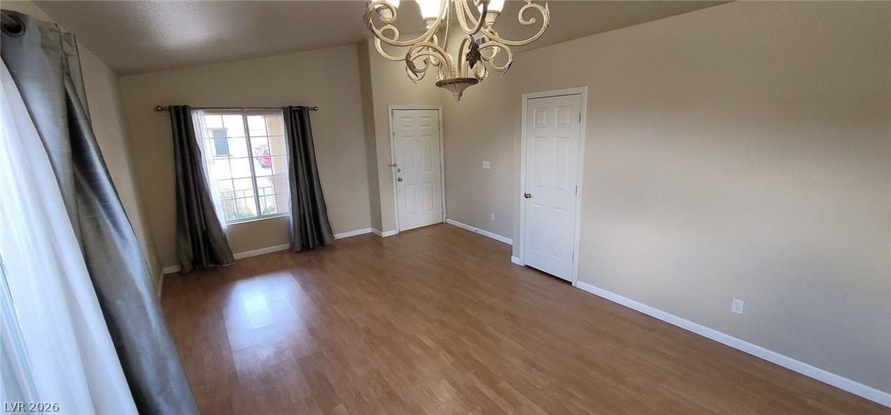 1533 Waterton Dr - Photo 5 of 39