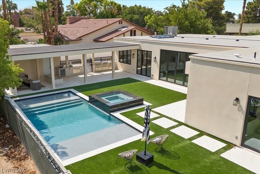 2401 Driftwood Dr - Photo 3 of 50