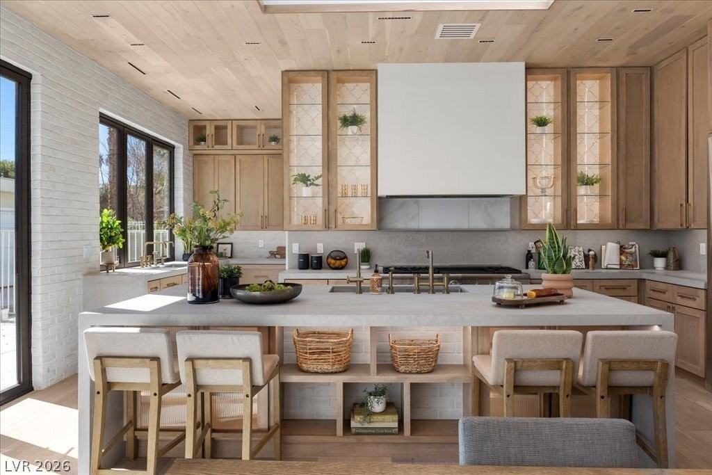 2401 Driftwood Dr - Photo 4 of 50