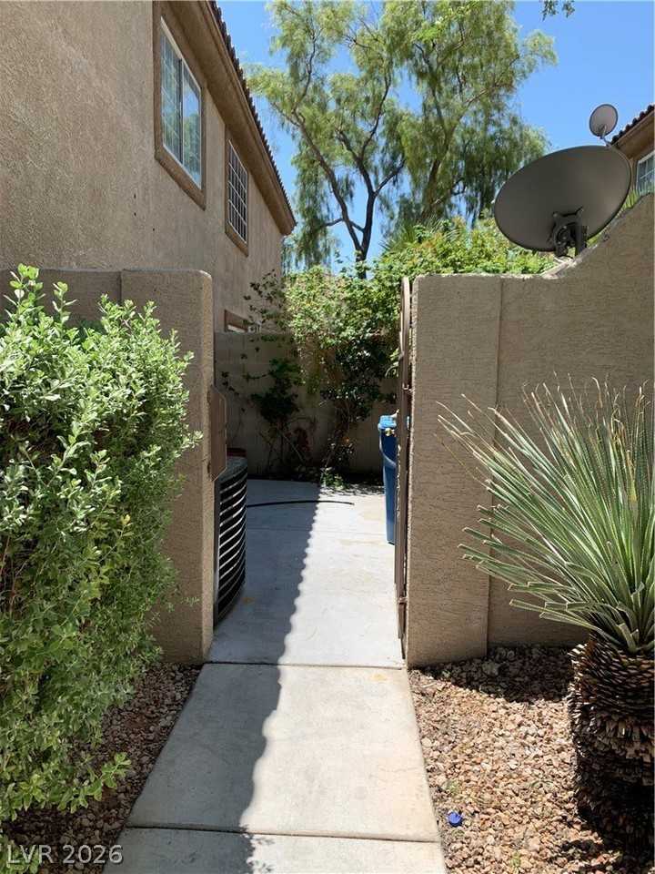 7617 Allerton Ave - Photo 3 of 39