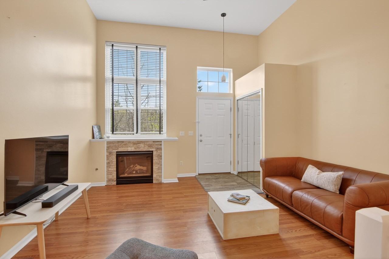 1930 Lindsay Ln - Photo 7 of 36