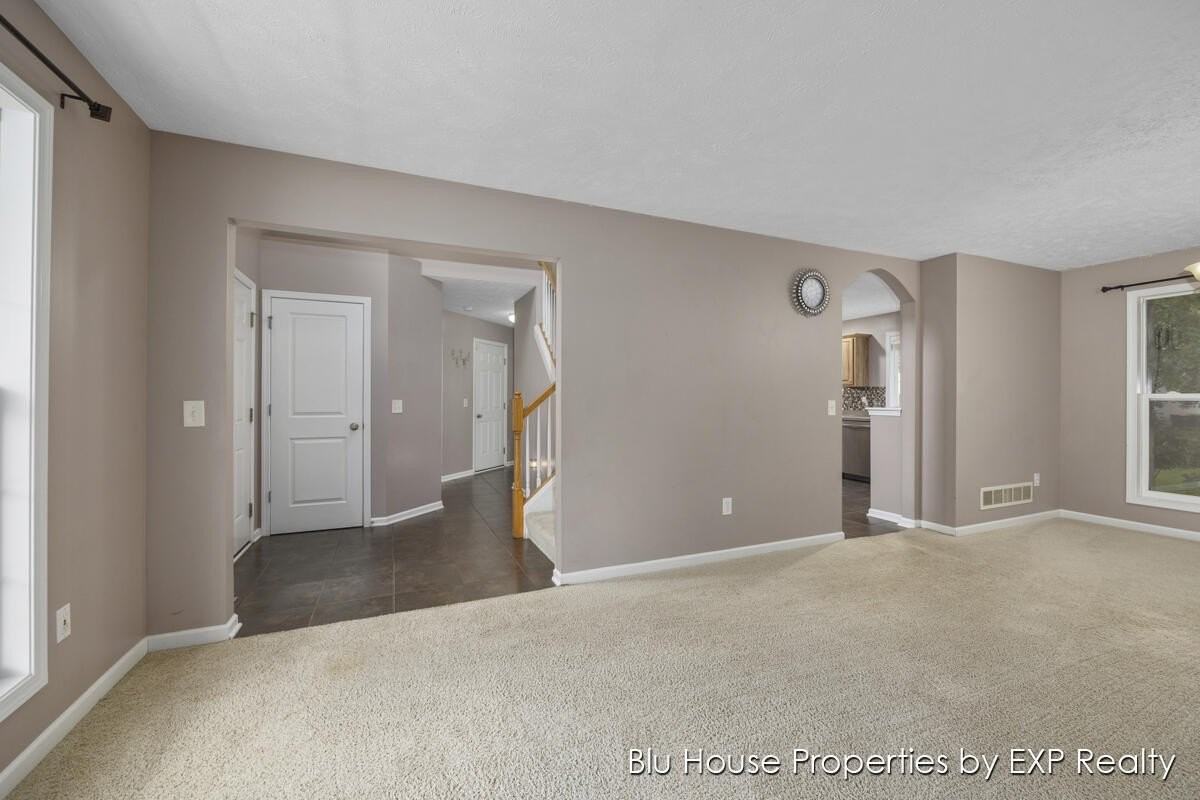 3689 Maple Hurst Dr Se - Photo 5 of 33