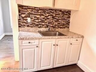 1105 Green Ridge St - Photo 4 of 11