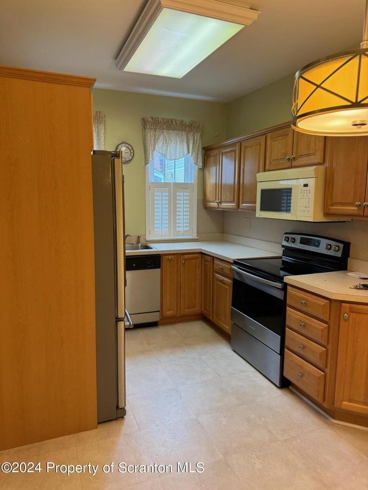 2208 Adams Ave - Photo 4 of 11