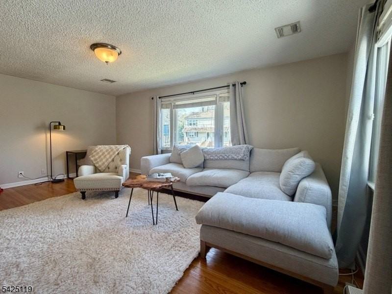 58 Yale St - Photo 4 of 16