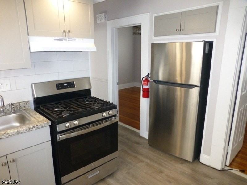 269 Ohio St - Photo 7 of 15