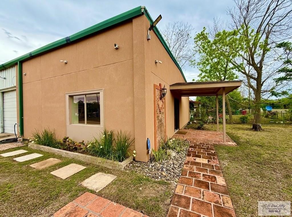 174 Duncan Rd - Photo 2 of 17