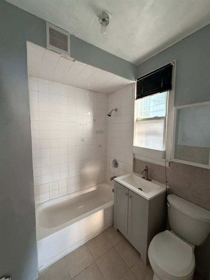 329 Columbia Ave #1stFL - Photo 4 of 13