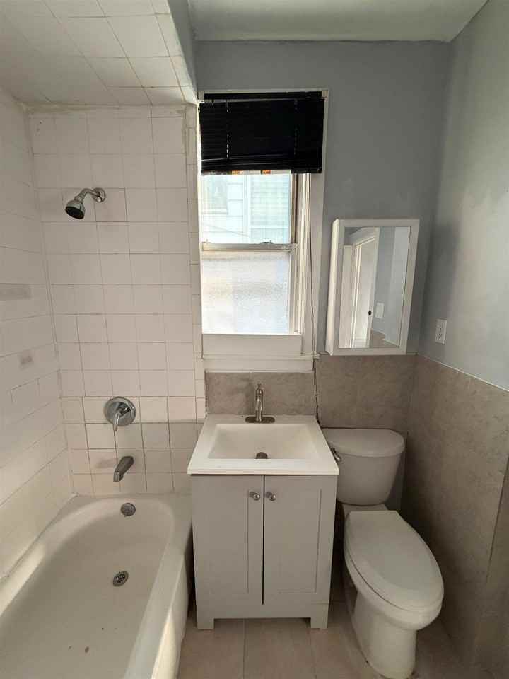 329 Columbia Ave #1stFL - Photo 5 of 13