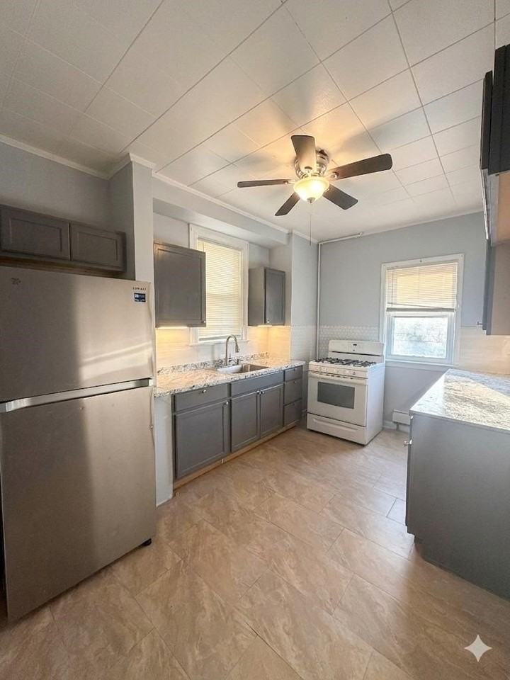 329 Columbia Ave #1stFL - Photo 6 of 13