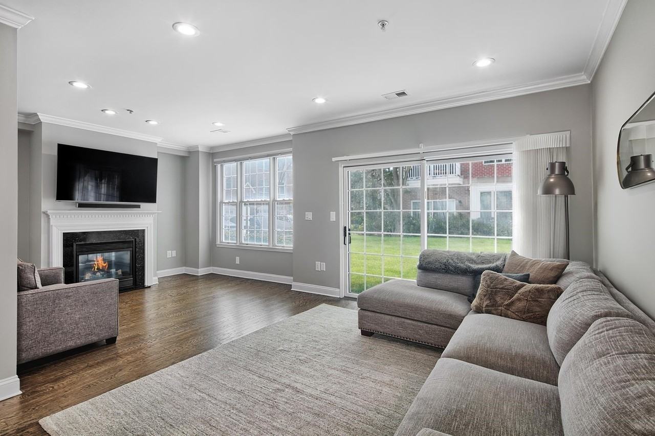 137 Abbie Ct - Photo 2 of 25