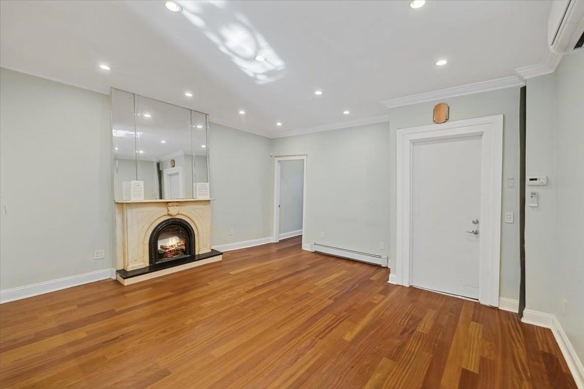 259 7th St #1 - Photo 2 of 18