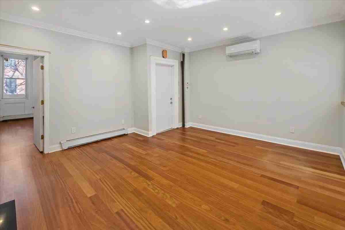 259 7th St #1 - Photo 4 of 18