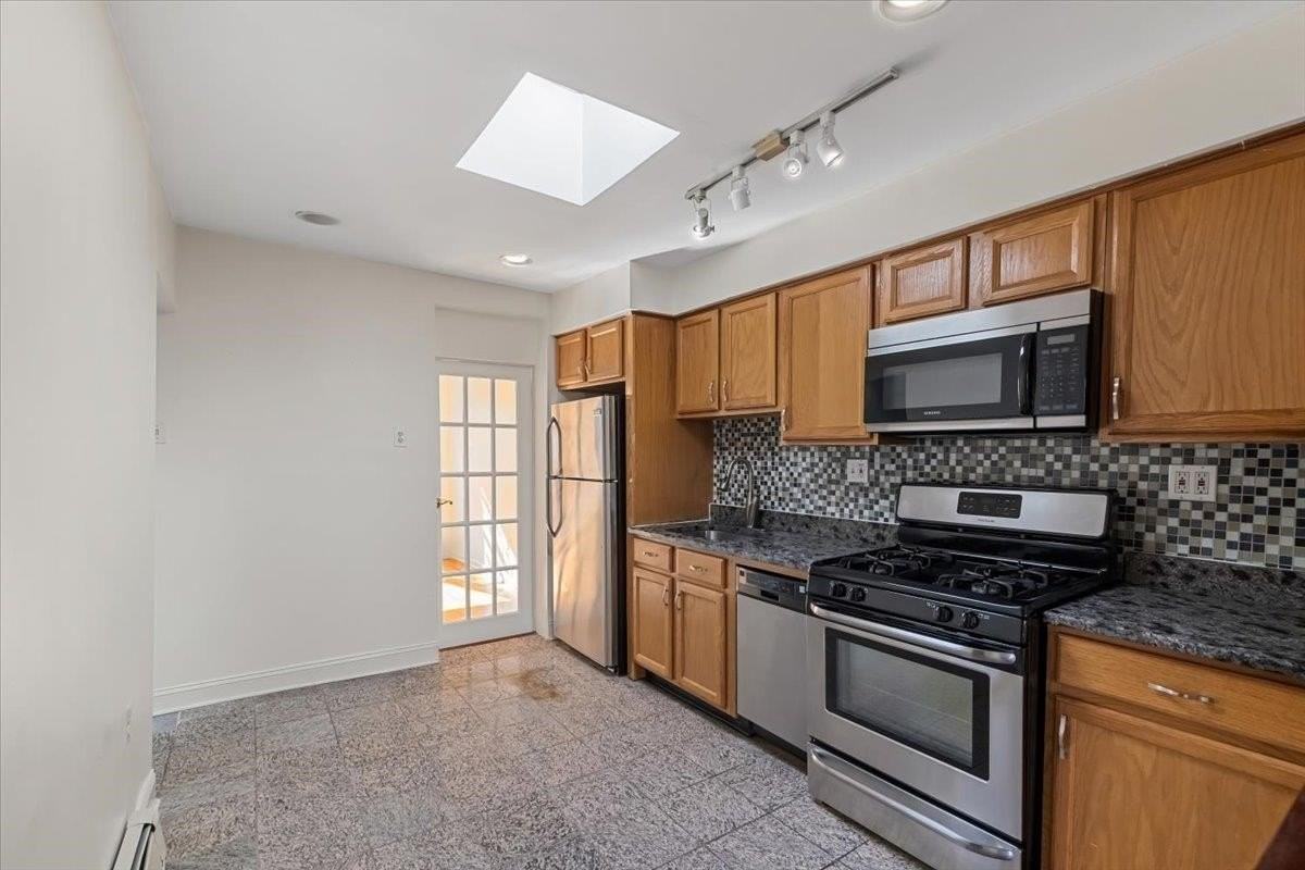 259 7th St #2 - Photo 3 of 19