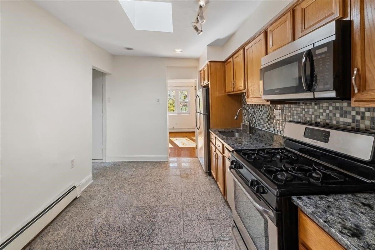 259 7th St #2 - Photo 4 of 19