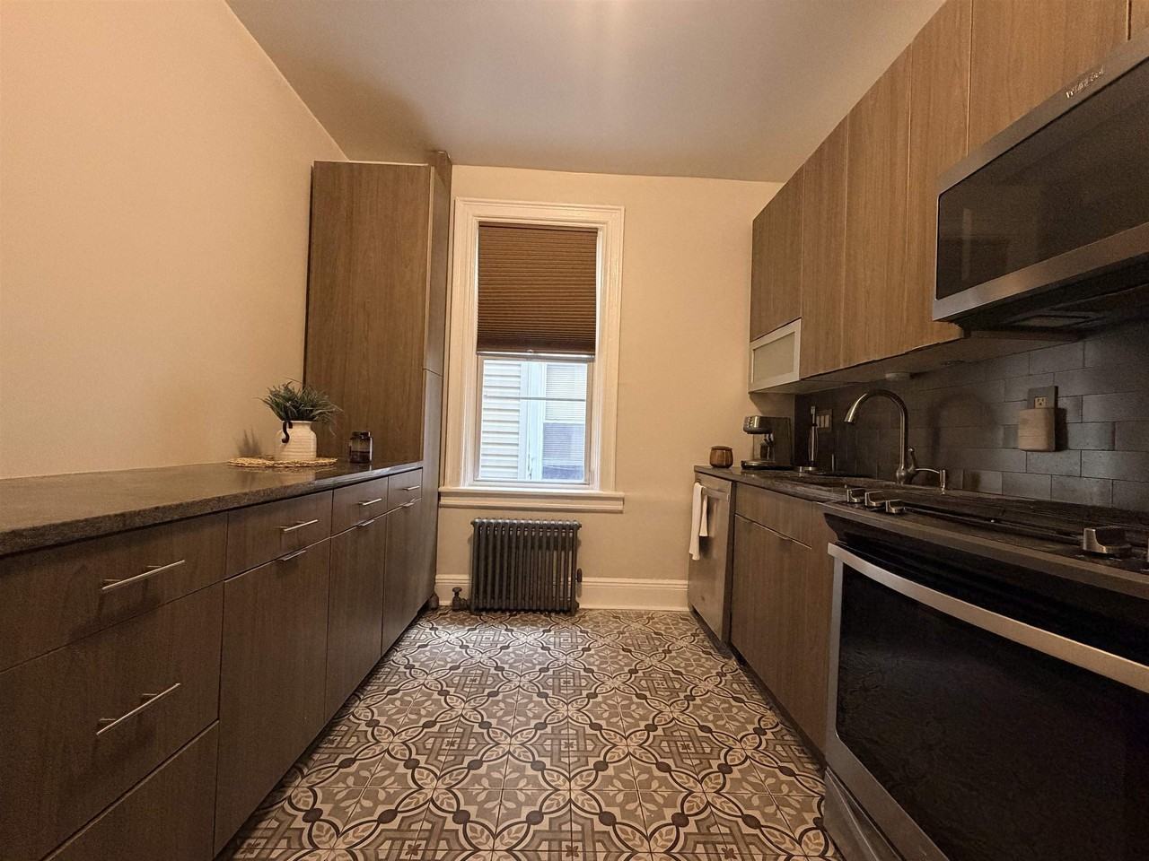 138 W 30th St #2 - Photo 4 of 22