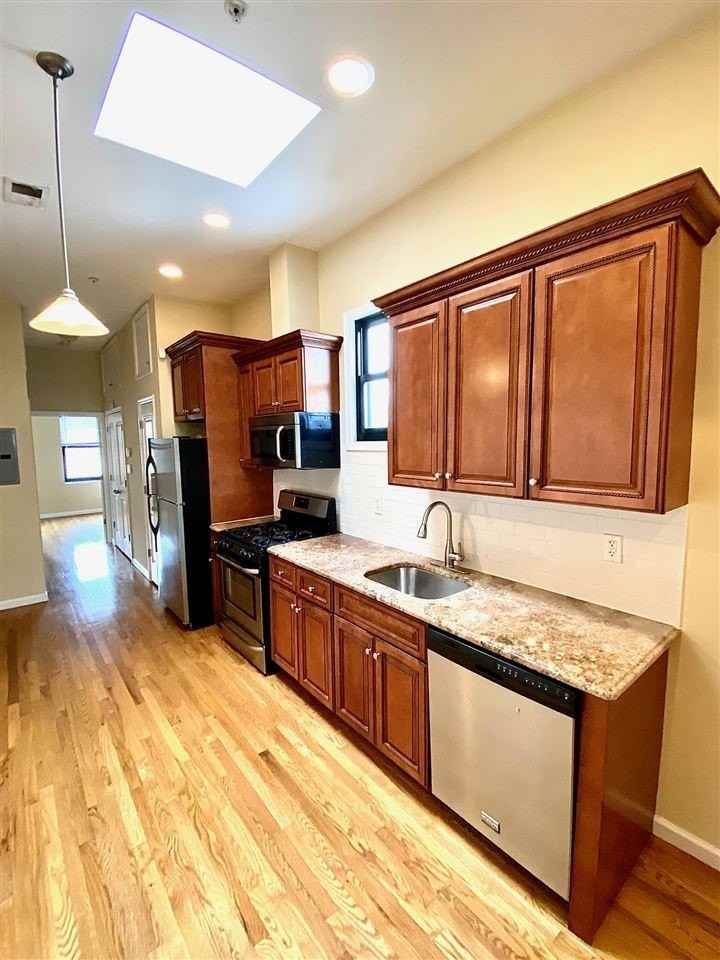 572 Jersey Ave #3L - Photo 3 of 22