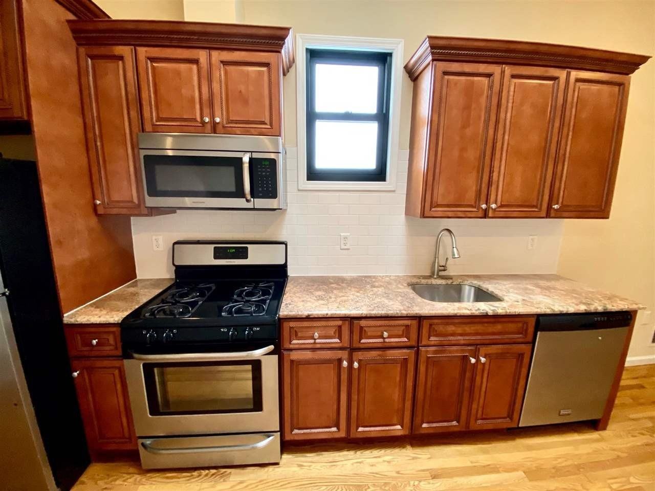 572 Jersey Ave #3L - Photo 4 of 22