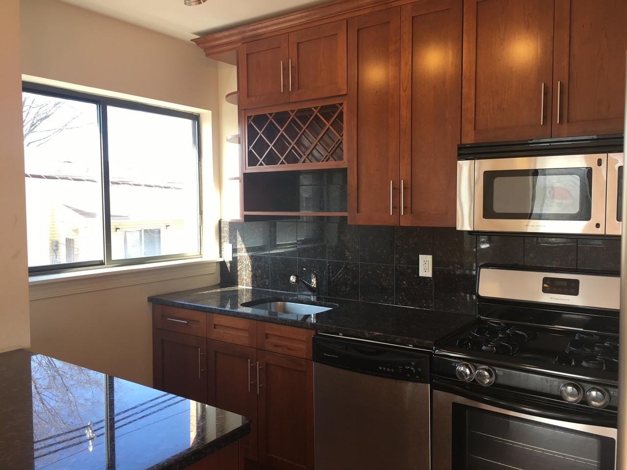 136 41st St #203 - Photo 4 of 11