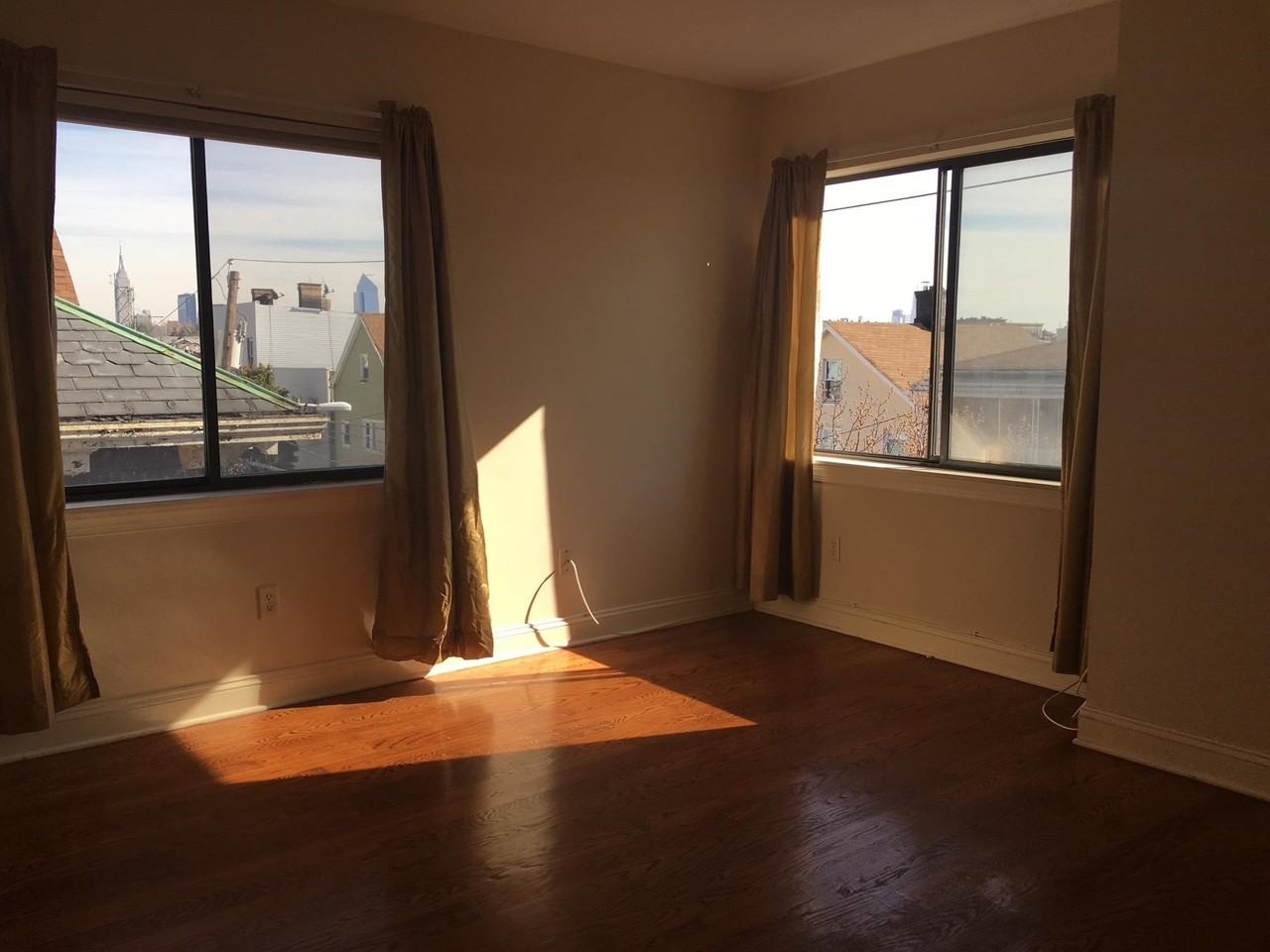 136 41st St #203 - Photo 5 of 11