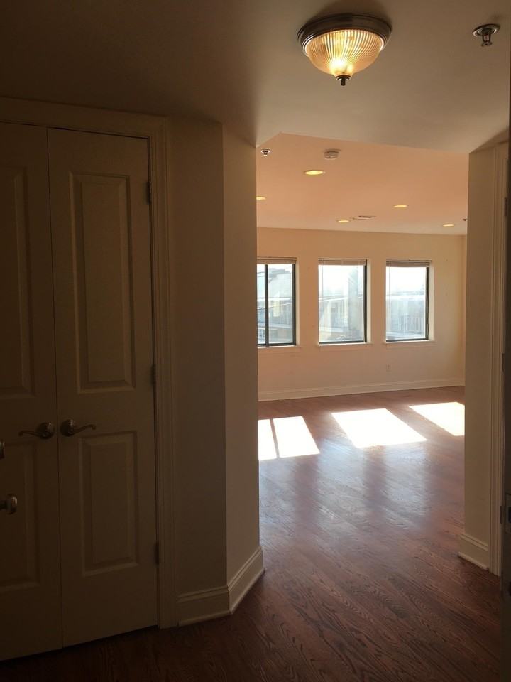 136 41st St #203 - Photo 7 of 11
