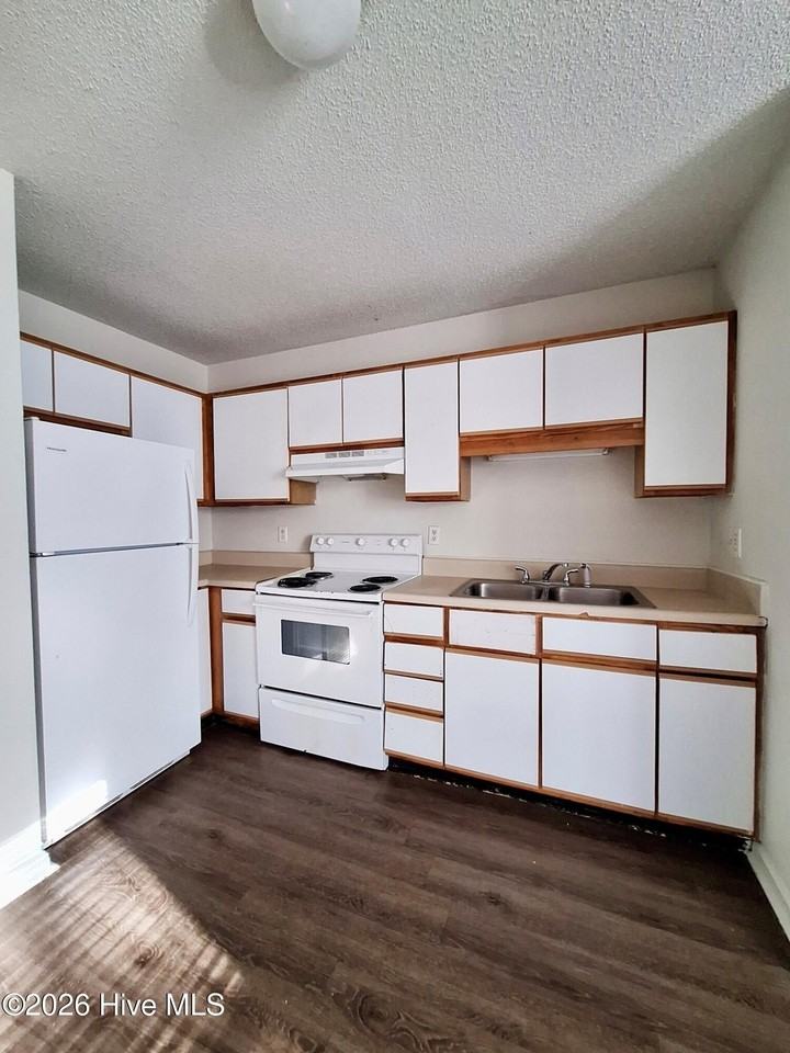 3005 Caldwell Ct #11 - Photo 3 of 6