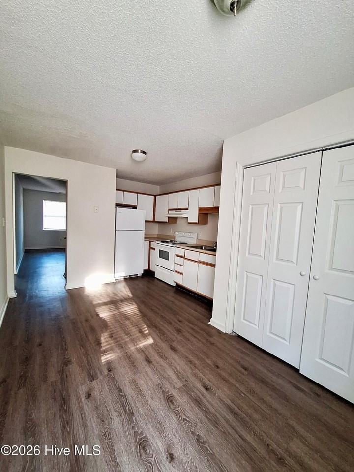 3005 Caldwell Ct #11 - Photo 4 of 6