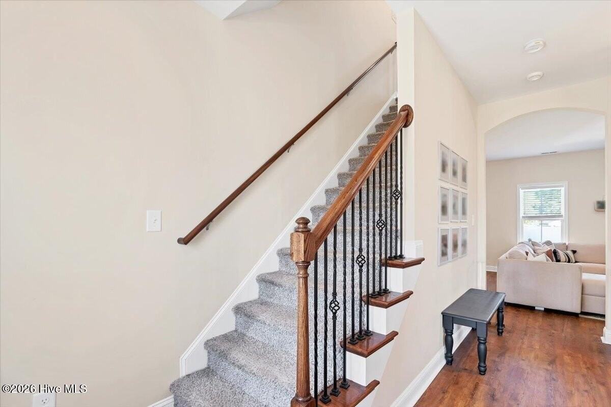 1800 Deerberry Ct - Photo 5 of 50