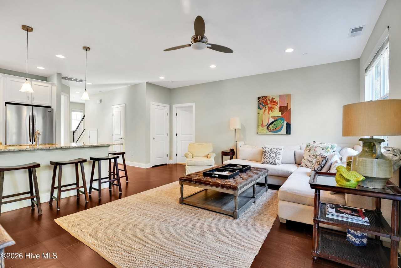 1639 Fallen Leaf Ln #B - Photo 3 of 29