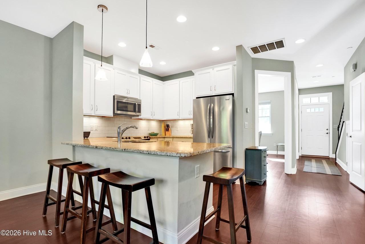 1639 Fallen Leaf Ln #B - Photo 4 of 29