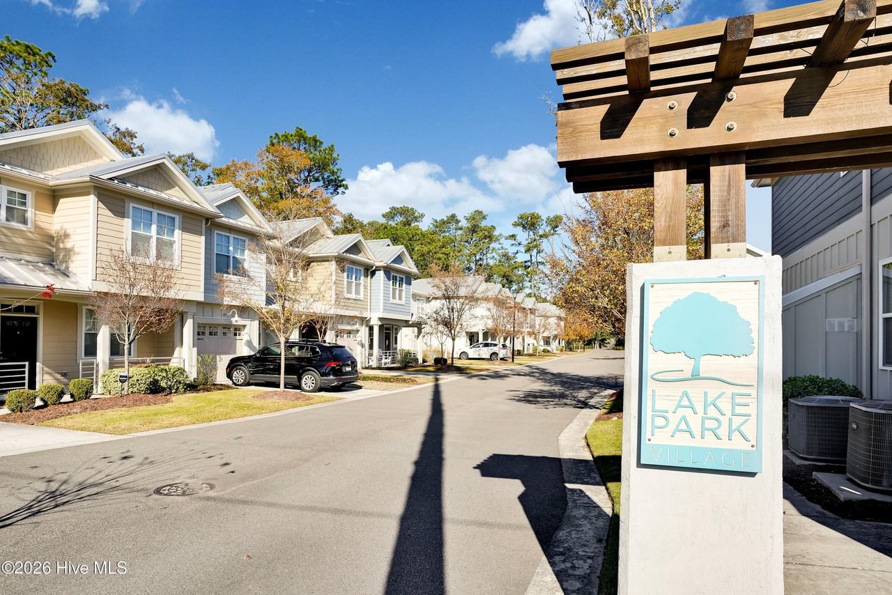 1639 Fallen Leaf Ln #B - Photo 5 of 29