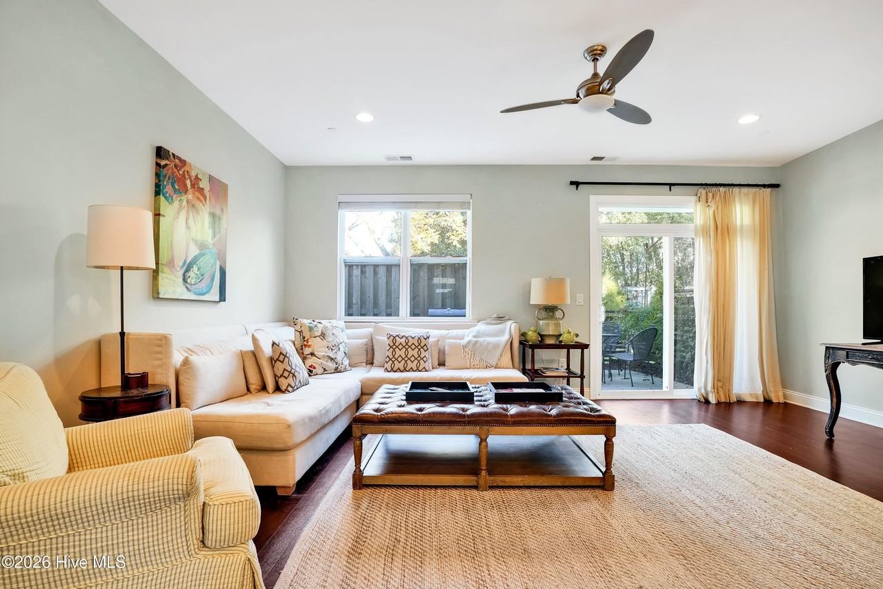 1639 Fallen Leaf Ln #B - Photo 7 of 29