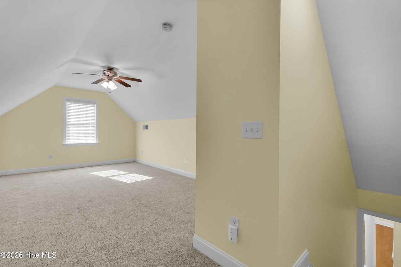 201 Quincy Ct - Photo 6 of 34