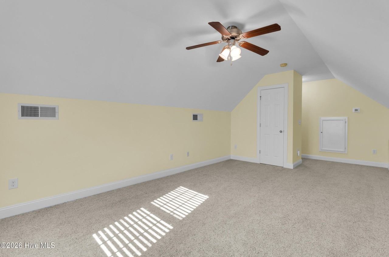 201 Quincy Ct - Photo 7 of 34