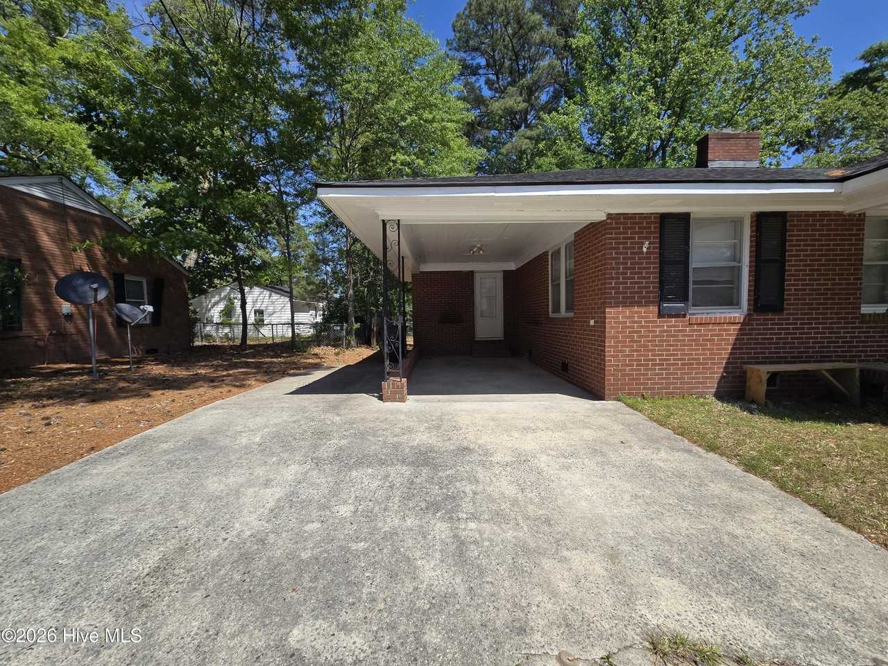 2202 Jefferson Dr - Photo 2 of 18