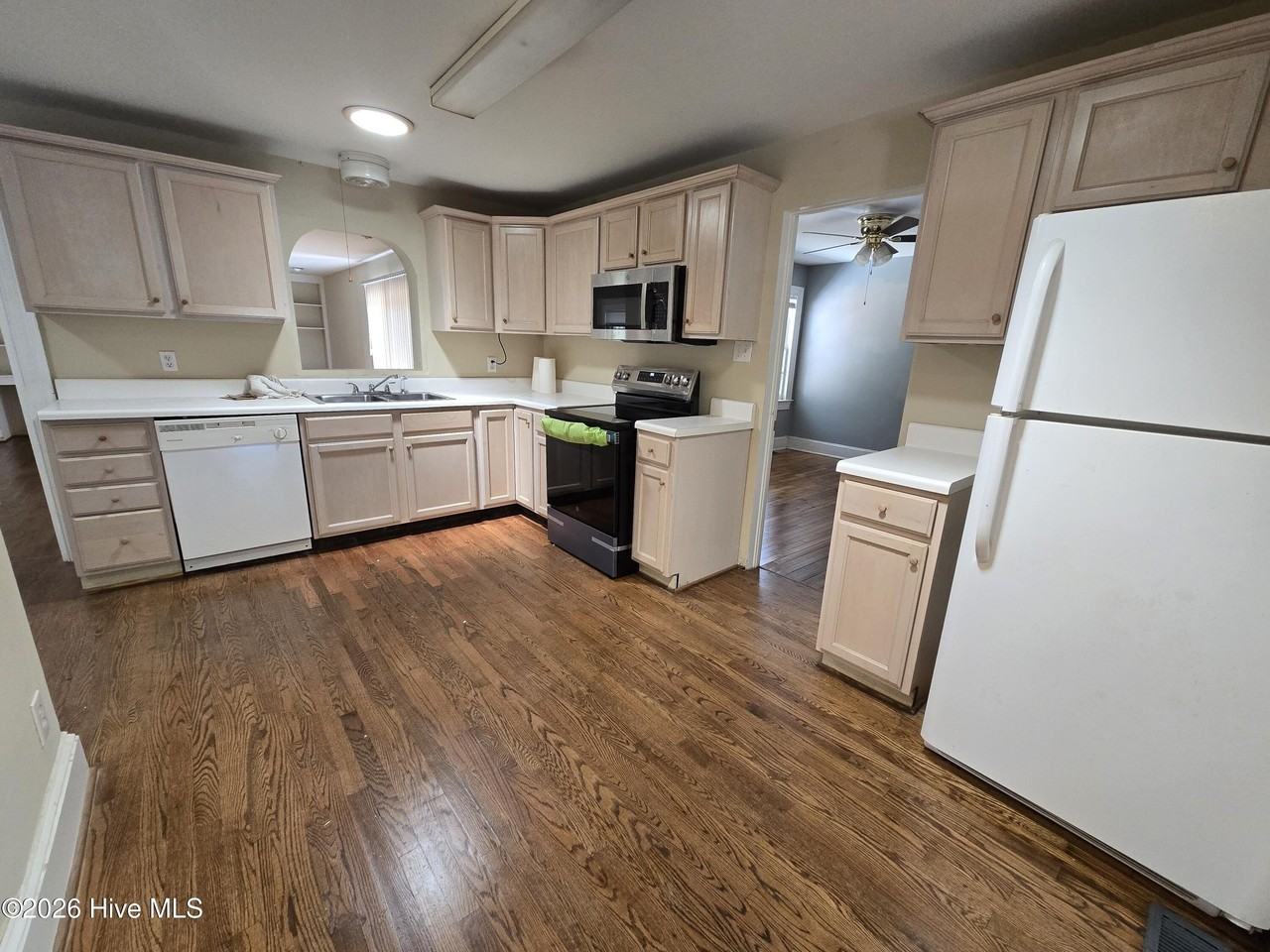 2202 Jefferson Dr - Photo 6 of 18