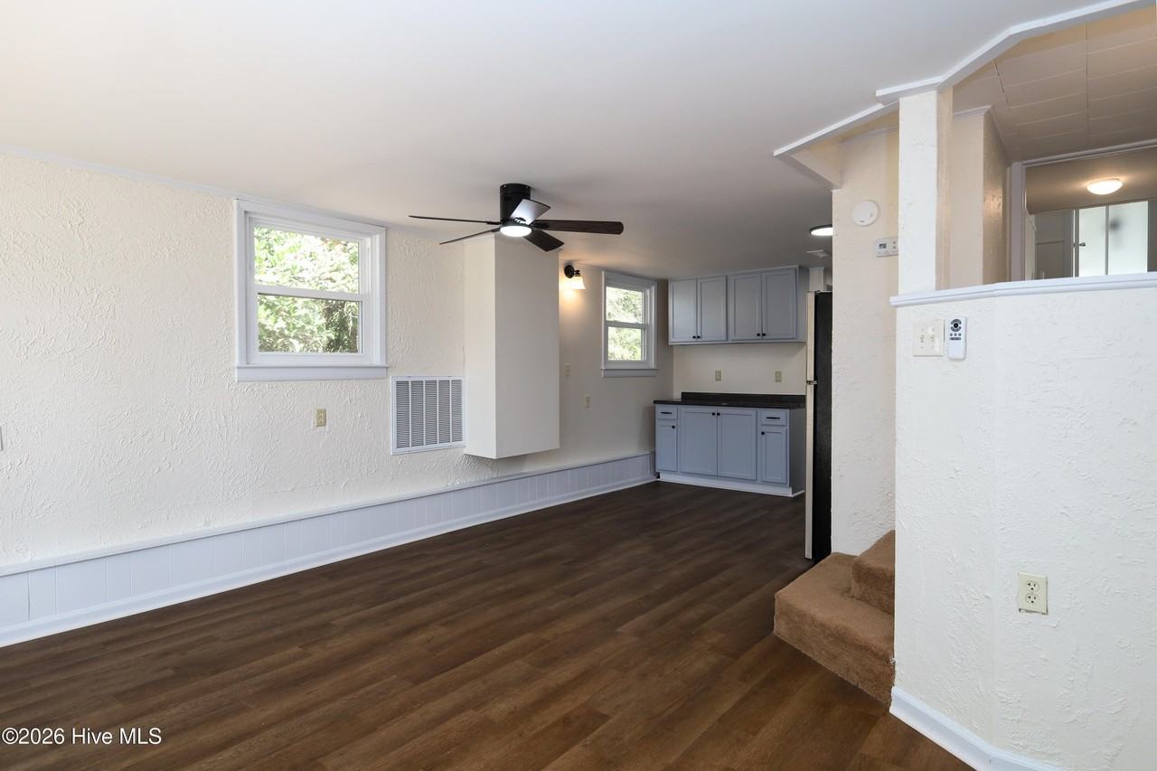 1190 Blue Creek Rd #B - Photo 7 of 31