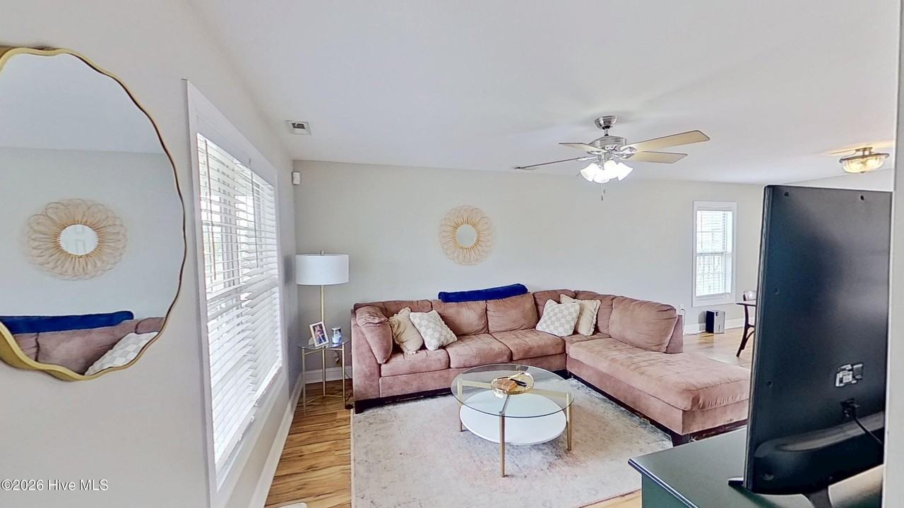 209 Oak Ridge Ln - Photo 3 of 27