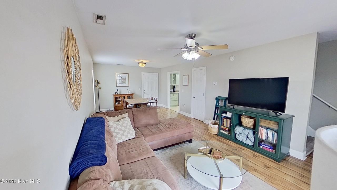 209 Oak Ridge Ln - Photo 4 of 27